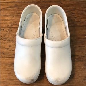 White danskos